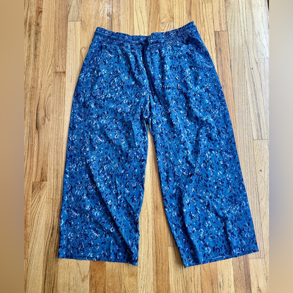 Athleta Avenue Wide Leg Crop Pants – Blue Camo Print – Size 16
